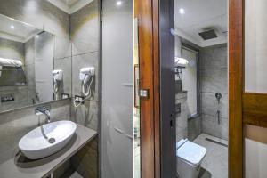 Koupelna v ubytování FabHotel Benchmark