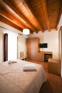 a bedroom with a bed with two towels on it at Camere U Campanaru in Gratteri
