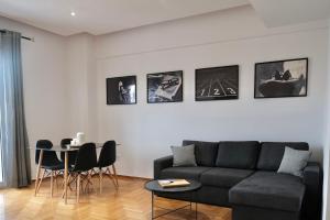 Posezení v ubytování SynPiraeus Apartments & Studios