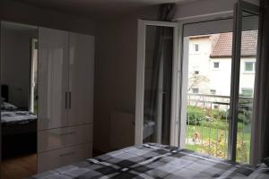 Postel nebo postele na pokoji v ubytování Wohnung Nr. 2 - 2,5 Zimmer Obergeschoss Wohnung + 7 fotografií
