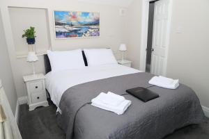 a bedroom with a bed with two towels on it at Madelines Accommodation in Tinahely