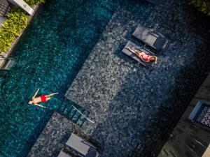 Hotel Indigo Phuket Patong by IHG内部或周边的泳池