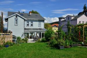 a house with a garden in the yard at Villa Regina Waldblick in Friedrichroda