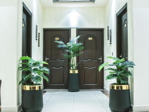 LOKAL Rooms x Shahrah-e-Faisal (Nursery)的门面或入口