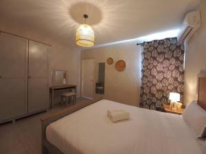 Postel nebo postele na pokoji v ubytování Bois Mapou Self Catering Apartments Unit 203