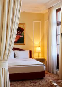 Posteľ alebo postele v izbe v ubytovaní Grande Albergo Delle Rose