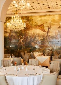 Reštaurácia alebo iné gastronomické zariadenie v ubytovaní Grande Albergo Delle Rose