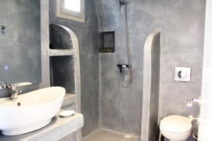 a bathroom with a sink and a toilet at Palma resorts in Nikiá