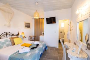Postel nebo postele na pokoji v ubytování Kohylia Beach Guest House
