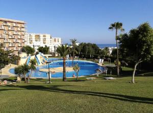 Bazén v ubytovaní Lovely Home Estudio Jupiter Piscina alebo v jeho blízkosti