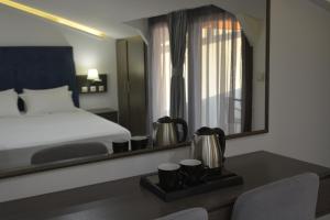 Llit o llits en una habitació de Perinthos Hotel 159 fotos més
