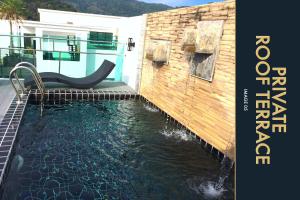 カマラビーチにある3 BR Amazing Condo with Private Rooftop Poolの水のスイミングプール