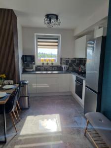 Kuchyňa alebo kuchynka v ubytovaní Apartamenty Morze on Sea