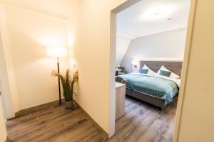 Postel nebo postele na pokoji v ubytování Hökis-Zimmervermietung 7 + 5 fotografií