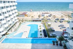 an overhead view of a swimming pool next to a beach at Magic Studio in Infinity Beach Resort Pool & Parking in Mamaia