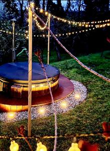Vonkajšia záhrada v ubytovaní Kuća za odmor Malia sa Spa Hot Tub Jacuzzijem - Nice and Cozy - Free tickets to all City attractions