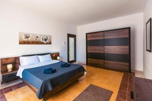 Valletta Collection - San Pawl Apartment tesisinde bir odada yatak veya yataklar