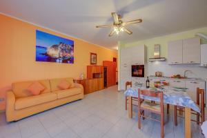 Kuchyň nebo kuchyňský kout v ubytování Peter - relax & 1 km from lake - Happy Rentals + 8 fotografií