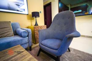 Posezení v ubytování Alashrafia Saray- Homey 1BR apartment in Sport City