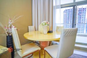 Posezení v ubytování Alashrafia Saray- Homey 1BR apartment in Sport City
