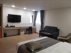 TV a/nebo společenská místnost v ubytování Hotel Ciel Dongtan