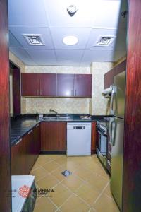 Kuchyň nebo kuchyňský kout v ubytování Alashrafia Saray- Homey 1BR apartment in Sport City