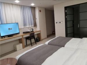 Ліжко або ліжка в номері Hotel Ciel Dongtan