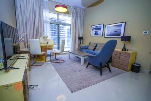 Posezení v ubytování Alashrafia Saray- Homey 1BR apartment in Sport City