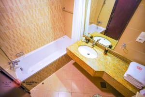 Koupelna v ubytování Alashrafia Saray- Homey 1BR apartment in Sport City