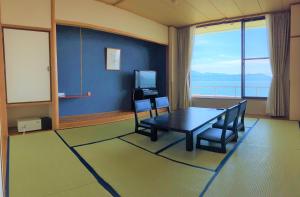 TV at/o entertainment center sa KKR Numazu Hamayu