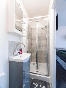a bathroom with a shower and a sink at Mansfield Town Centre Flats in Mansfield