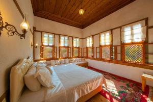 A bed or beds in a room at Meymune Valide Konağı