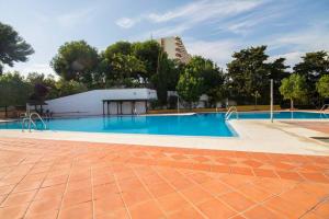 Bazén v ubytovaní Duquesa 603 By IVI Real Estate alebo v jeho blízkosti