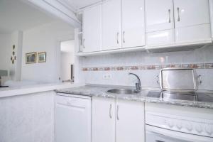 Kuchyňa alebo kuchynka v ubytovaní Duquesa 603 By IVI Real Estate
