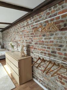 a brick wall in a room with a wooden cabinet at Ferienhaus Lausitz in Lauta