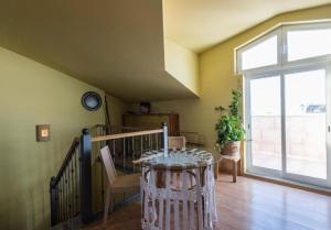 a living room with a table and a window at Casa da Cidade de Loulé in Loulé