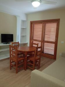Televízia a/alebo spoločenská miestnosť v ubytovaní Apartamentos Satse Moncofa