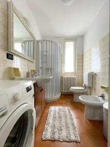 a bathroom with a washing machine and a sink at Villa Mia Lugano Lake in Brusimpiano