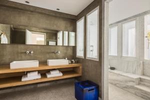 Um banheiro em Grace Mykonos