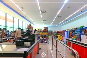 Supermarket nebo jiné obchody v  hotelu nebo okolí