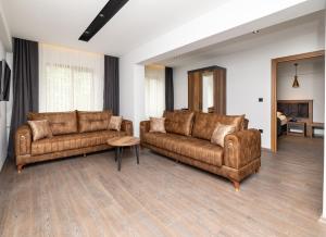 A seating area at Türkler Suite Hotel