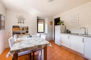 Kuchyň nebo kuchyňský kout v ubytování Casa Langhe di Mango - Barolo