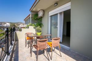 a patio with a table and chairs on a balcony at Apartments Lina in Potos