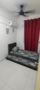 Ένα ή περισσότερα κρεβάτια σε δωμάτιο στο Homestay Rumahrakan Meru Ipoh +17 φωτογραφίες
