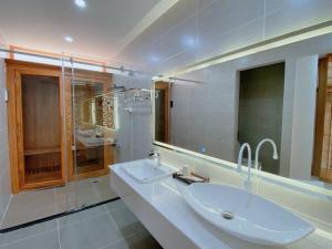 Phòng tắm tại Aria Reasort - BlueShaphire Căn hộ - villa nghỉ dưỡng giáp biển Vũng Tàu