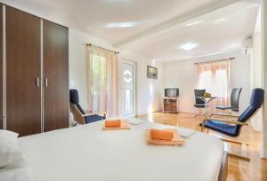 Μια τηλεόραση ή/και κέντρο ψυχαγωγίας στο Majka Apartments