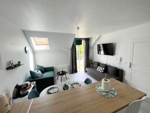 a living room with a table and a couch at COSY TORCY entre Paris et Disney in Torcy
