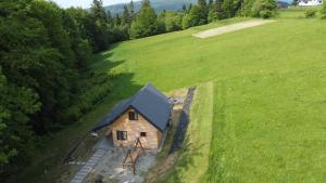 WerlasにあるChata DUDZIAKÓWKAの田舎の小屋風景