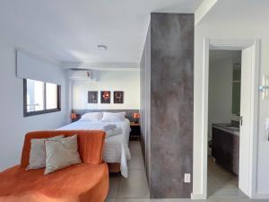 Een bed of bedden in een kamer bij La belle - apartamento na Liberdade