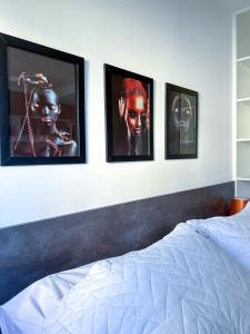 Een bed of bedden in een kamer bij La belle - apartamento na Liberdade